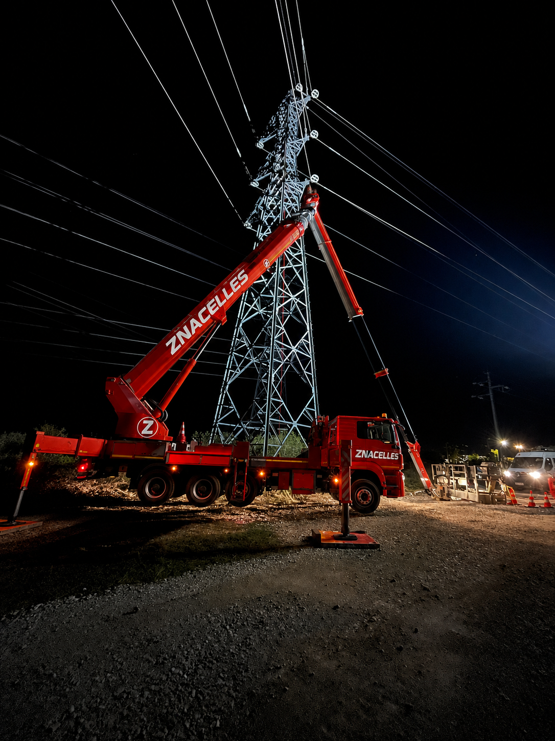 Intervention nocturne Z NACELLES sur pylône électrique haute tension