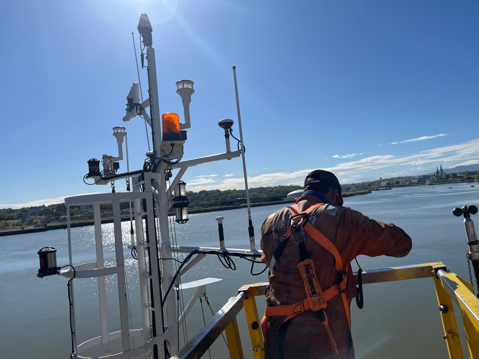 Inspection technique de mât au-dessus de l'eau